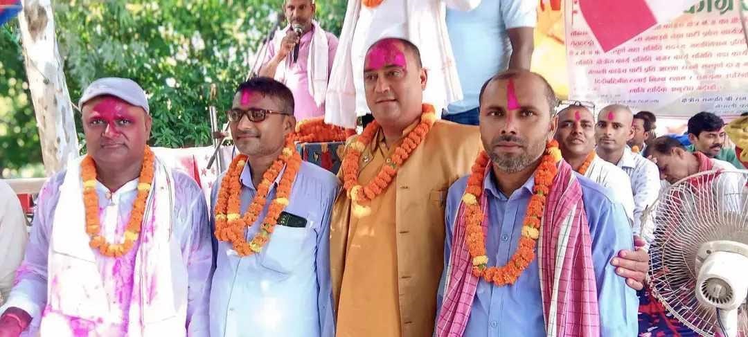 संबिधान दिवसको अवसरमा बिश्रामपुरमा आयोजना गरिएको पार्टी प्रवेश कार्यक्रममा सयकडौं नेता कार्यकर्ताहरुले गरे प्रवेश