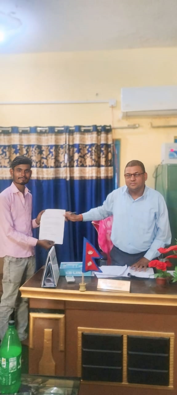 नमुना बिधालयको सम्पुर्ण खर्च सार्वजनिक गर्न प्रधानााध्यापक पटेललाई बुझाए ज्ञापनपत्र