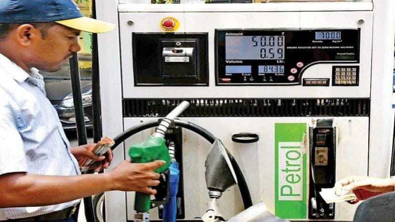 रौतहटका पेट्रोल पम्पमा पेट्रोलको मिसावट, गाडी मालिक र चालक हैरान