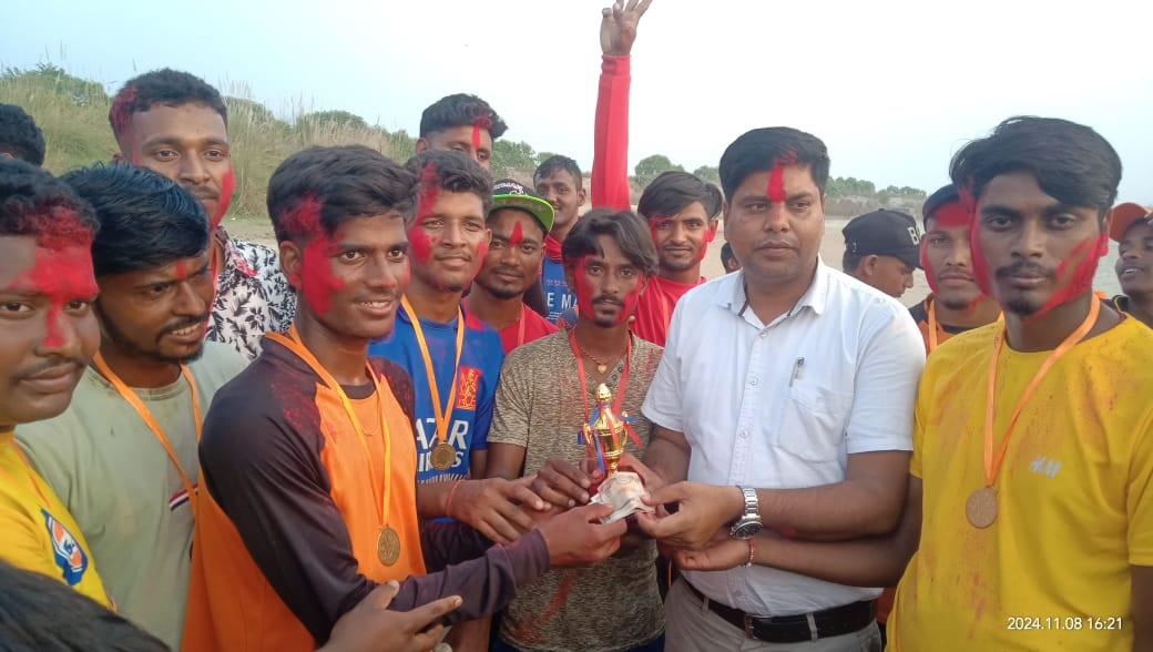 इनर्वा नदीपारी क्रिकेट टुर्नामेन्टमा इनर्वा ‘क’ टिम बिजयी,युवा नेता पटेलद्वारा पुरस्कार वितरण