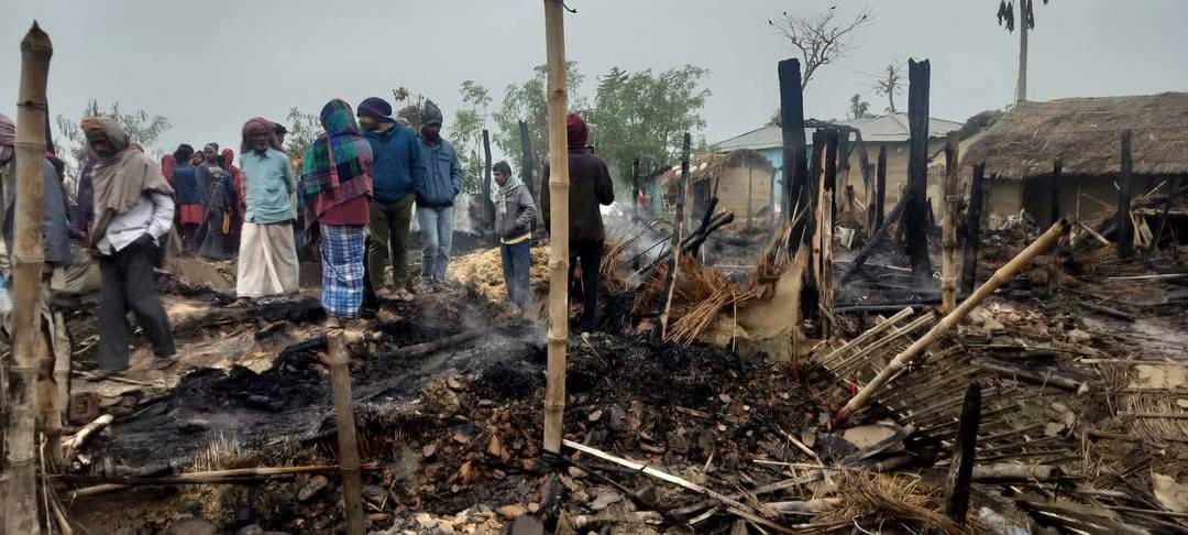 रौतहटमा भीषण आगलागी : दर्जनौ घर जलेर नष्ट, लाखौंको क्षति
