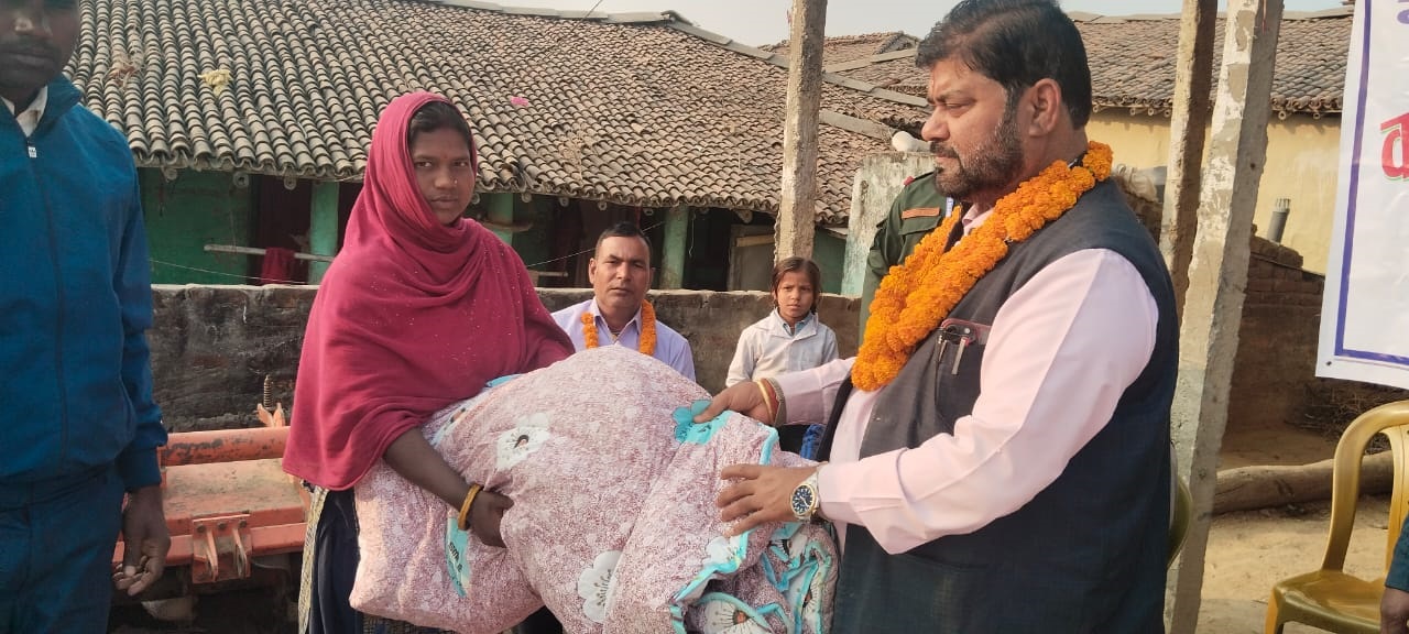 गरुडा नगरपालिकाको नगर प्रमुख जैसवालले अभियानको चौथो दिन पनि गरे कम्बल बितरण