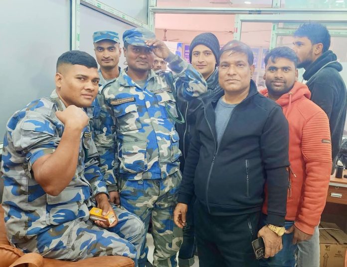 सशस्त्र प्रहरीले रगत दिएर बचाए एक सुत्केरी महिलाको ज्यान