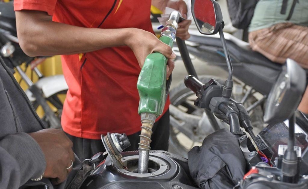 पेट्रोल र डिजेलको मूल्य बढ्यो, हवाई इन्धनको घट्यो