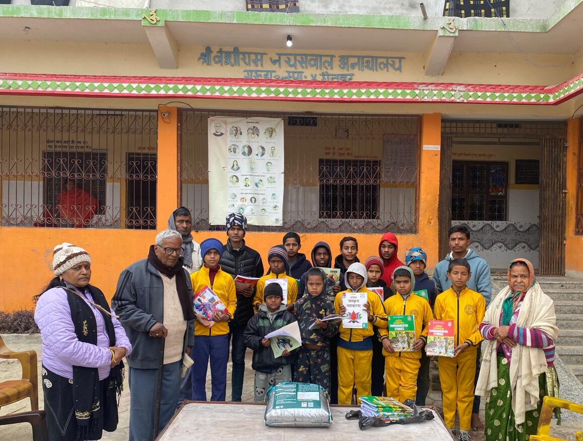 जन्मदिनको अवसरमा गुप्ता परिवारद्धारा : गरुडाका अनाथालयलाई खाद्यान्न र शैक्षिक सामग्री सहयोग