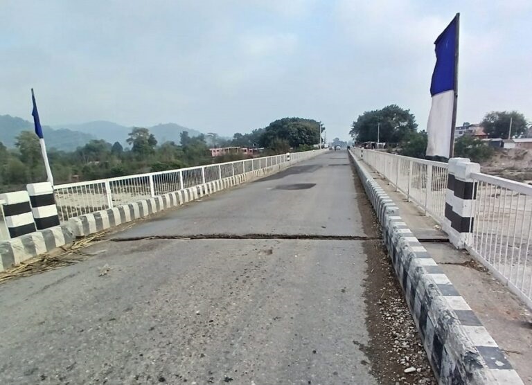 रौतहट र सर्लाही जोड्ने बाग्मती पुलको स्पर भासियो