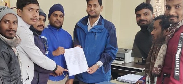 रौतहटमा ल्याब स्वास्थ्यकर्मीद्वारा प्रमुख जिल्ला अधिकारीलाई ज्ञापनपत्र बुझाइयो