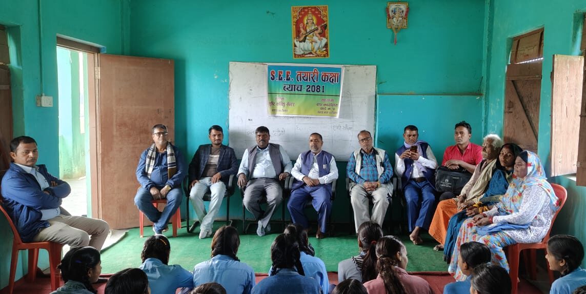 एसईई तयारी गर्ने बिधार्थीहरुका लागि गरुडा–५ का वडाअध्यक्ष साहद्धारा निःशुल्क कक्षा सञ्चालन