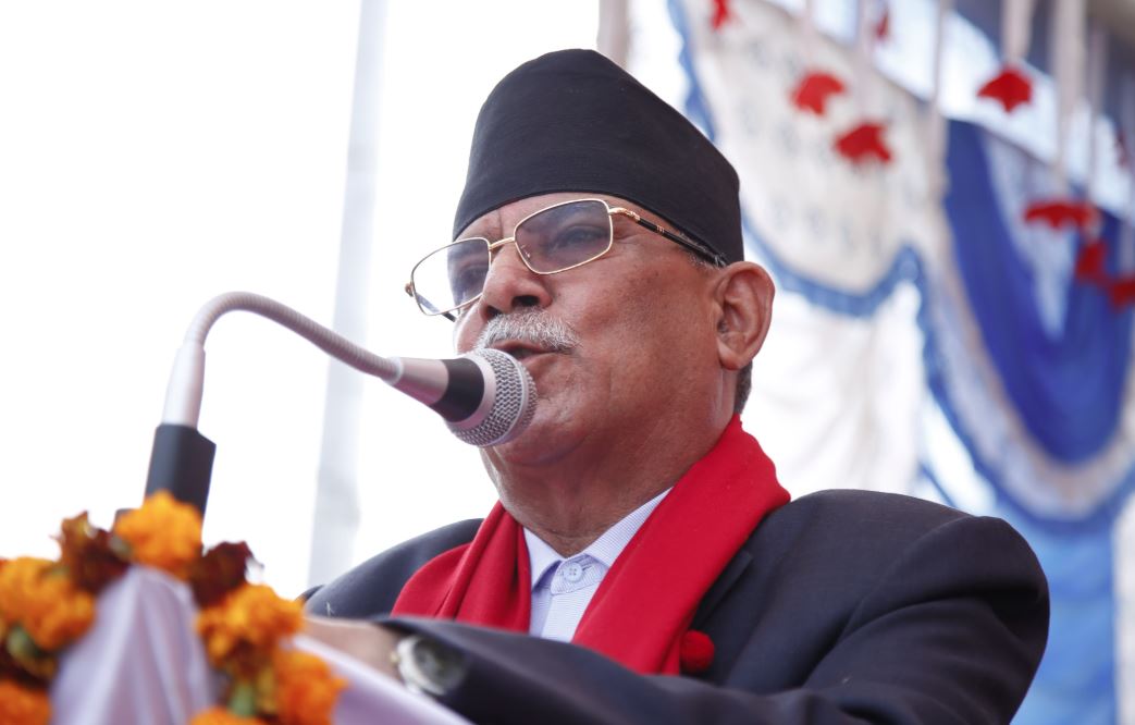 आतंक फैलाउदै राजावादी : प्रचण्डको आरोप