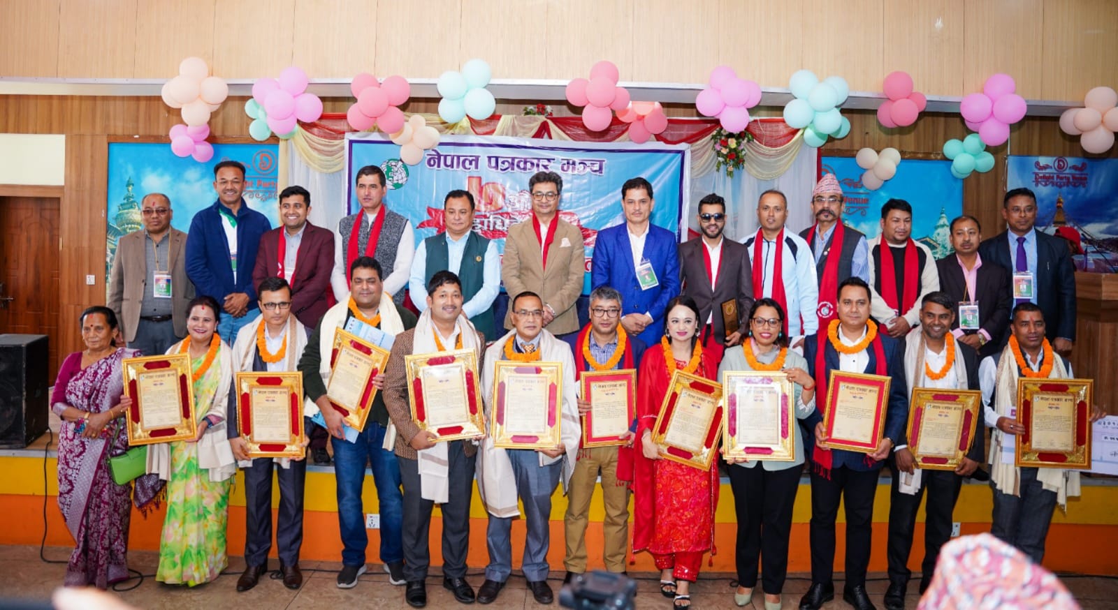 नेपाल पत्रकार मञ्चको सातौँ महाधिवेशन: , पत्रकारिता क्षेत्रमा योगदान दिने ६ जना पुरस्कृत, ९ जना सम्मानित