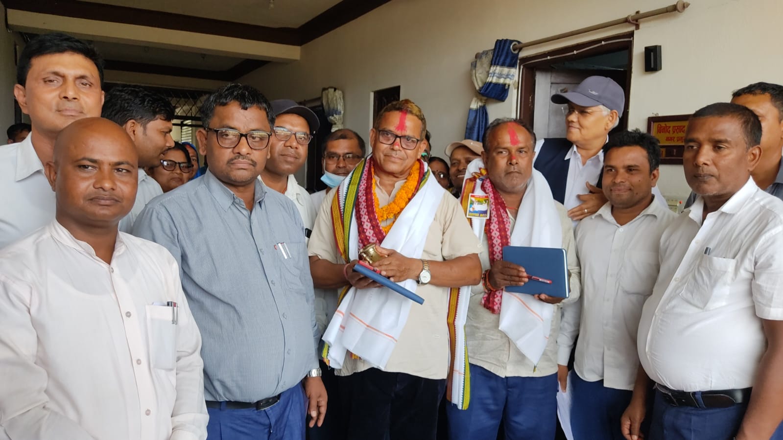 बृन्दावन नगरपालिकाद्वारा दुई जना कर्मचारीको बिदाई कार्यक्रम सम्पन्न