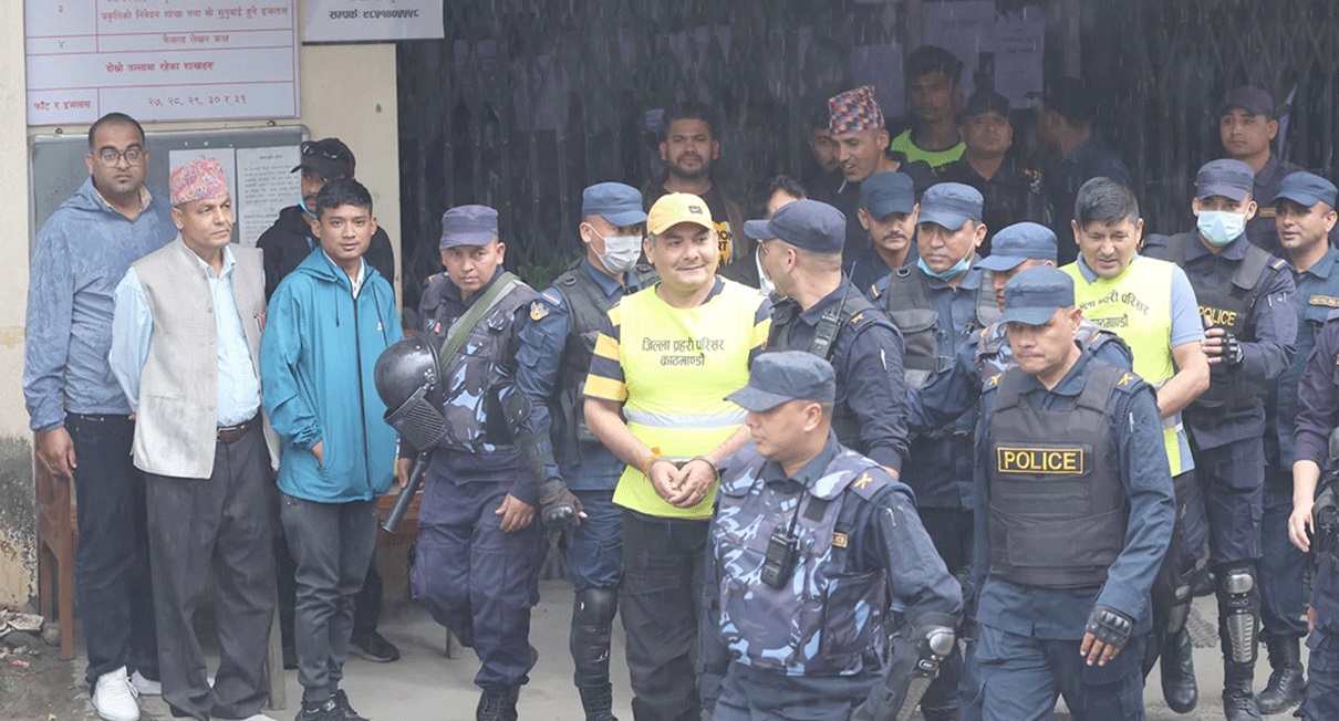 दुर्गा प्रसाईं दुई हप्ताको लुकाई पछि पक्राउ,१२ दिन हिरासतमा राख्न अनुमति