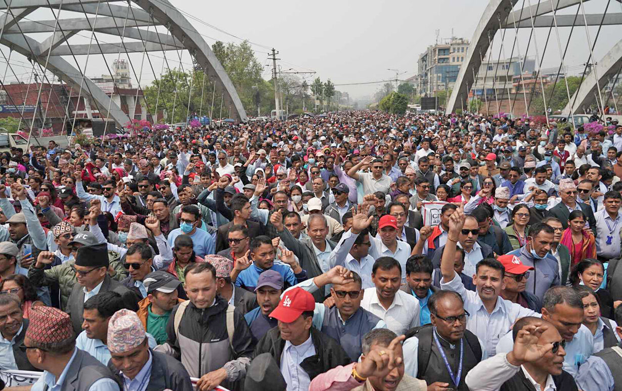 आज सरकारसँग छलफल गर्दै आन्दोलनरत शिक्षक