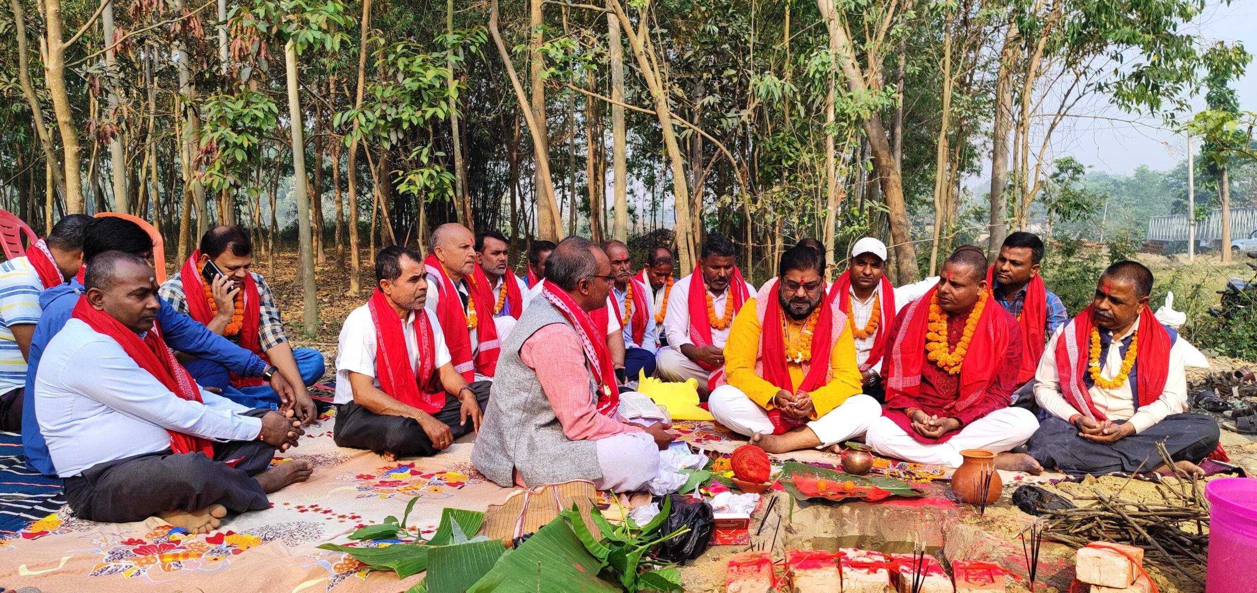 रौतहटको लक्ष्मीपुरमा शहीद राम बिश्वास जनारसी प्रतिष्ठान केन्द्र भवनको शिलान्यास