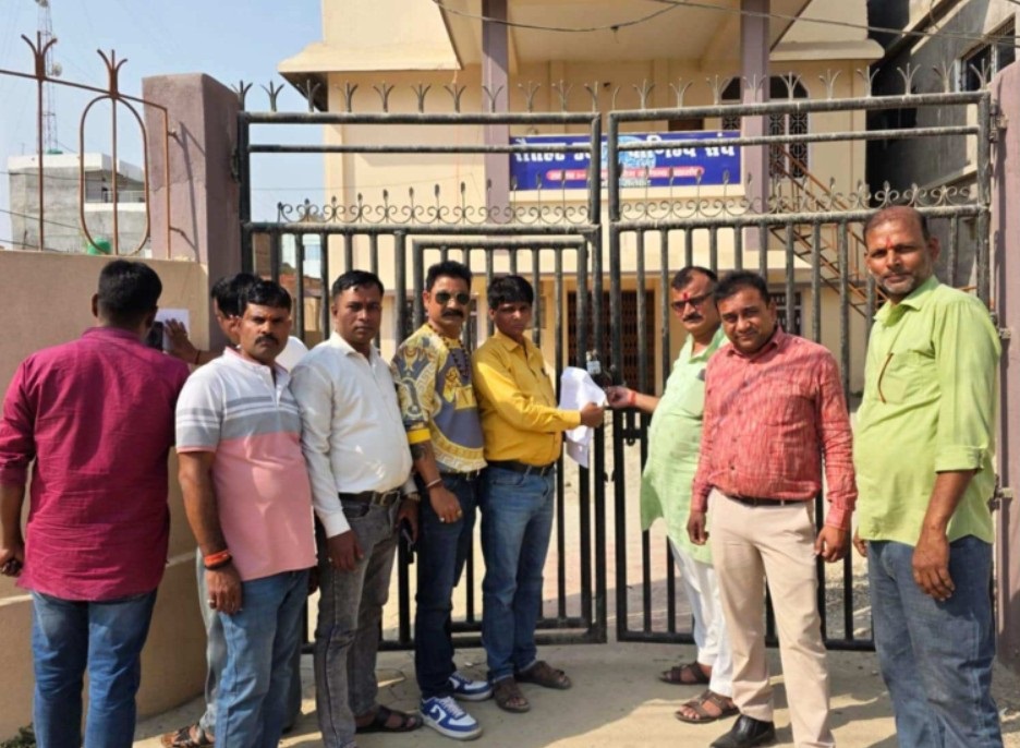 ब्यापारी ब्यापारीमा द्धन्द्ध चर्किदा, उधोग बाणिज्य कार्यालयमा लगाईएको तालामाथि नै फेरी लगाईयो ताला