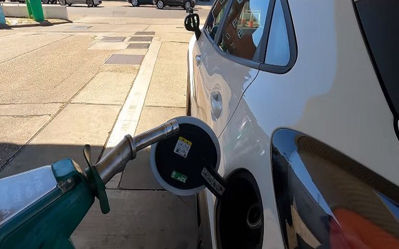 पेट्रोल, डिजेल र मट्टीतेलको भाउ प्रतिलिटर तीन रुपैयाँले घट्यो