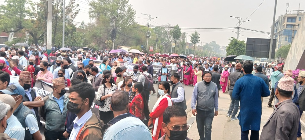 आन्दोलनबाट शिक्षकलाई फर्काउने वातावरणमा सरकार असफल