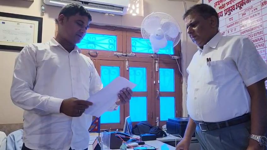 वडाध्यक्ष यादव नेतृत्वले बुझाए प्रप्रअ यादवलाई ज्ञापनपत्र