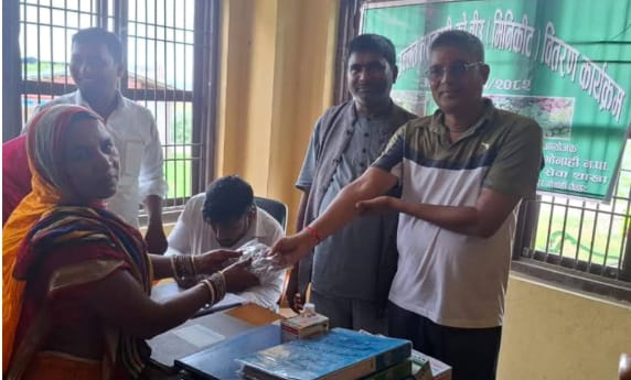 नगर प्रमुख साहद्वारा तरकारीका बीउ वितरण