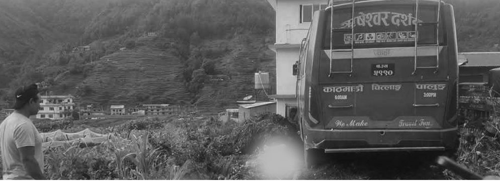 बसले ठक्कर दिँदा तीनजनाको मृत्यु, चार घाइते