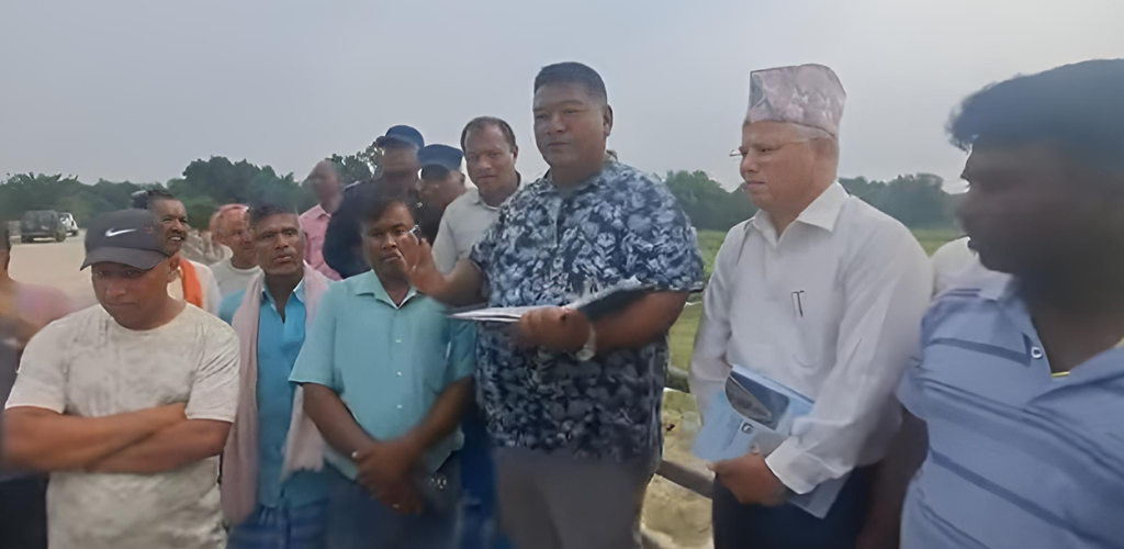 १५ जेठभित्र पुल निर्माणको काम नसके ठेकेदारलाई नै खोलामा गाडिदिने धम्की