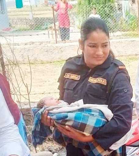 प्रहरी जवान चन्द्रिका आइजीपीबाट पुरस्कृत