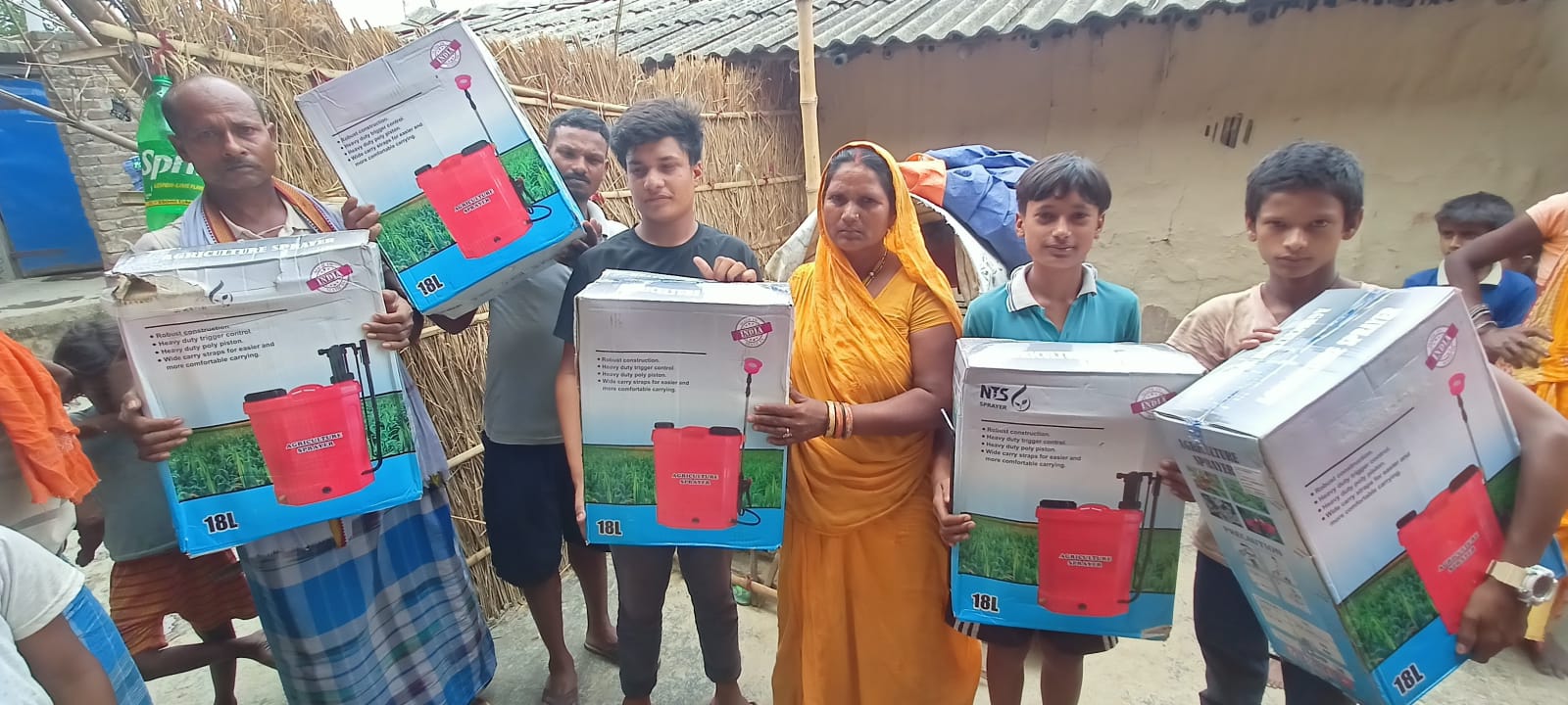 फतुवा बिजयपुरकाे गम्हरीया र बाँकेपुरमा किसानलाई सप्रेटंकी बितरण