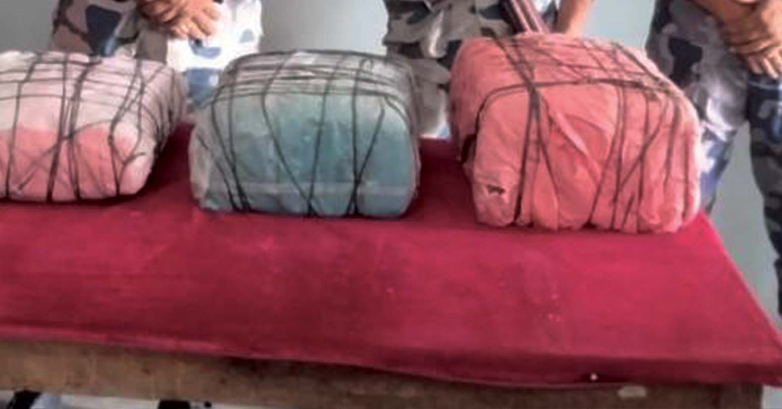 ३०० किलो गाँजा बरामद, कारोबारी भागे