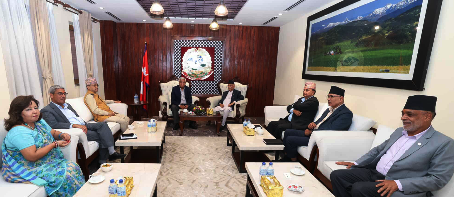 गृहमन्त्री लेखकलाई बचाउनमा कांग्रेस–एमाले