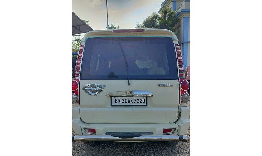 सर्लाही प्रहरीले चेक गर्दा स्कर्पियोमा भेटियो १५ लाखको गहना