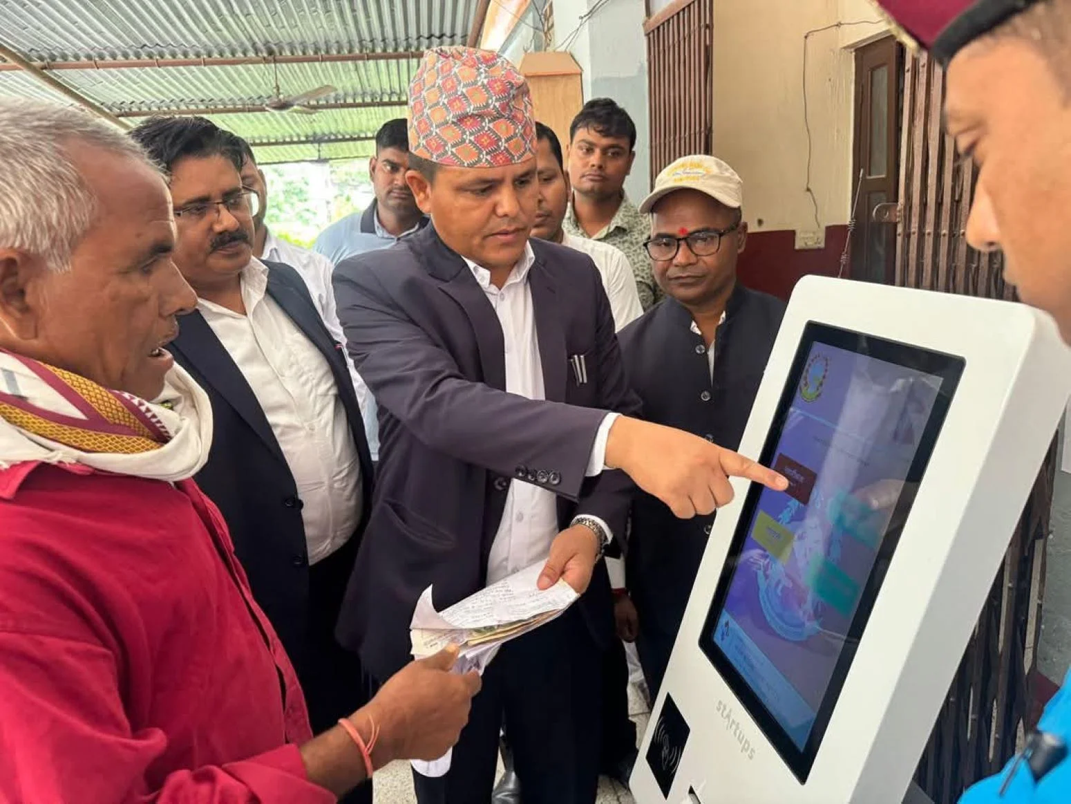 रौतहट जिल्ला प्रशासन कार्यालयमा टाइमकार्ड टोकन सिस्टम लागू