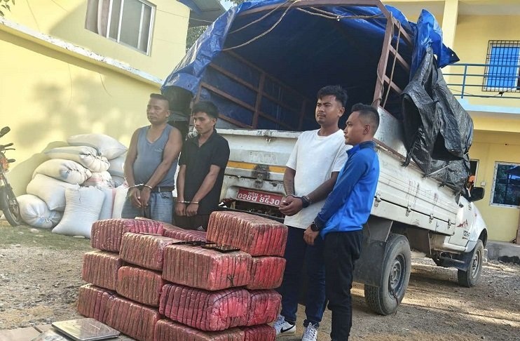 बारामा भुसभित्र छोपेर २ क्विन्टल बढी गाँजासहित ४ जना पक्राउ