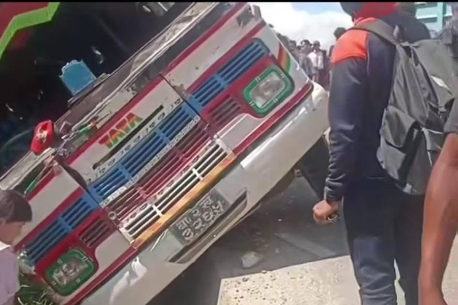 काभ्रेमा बस दुर्घटना हुँदा ८ जना घाइते