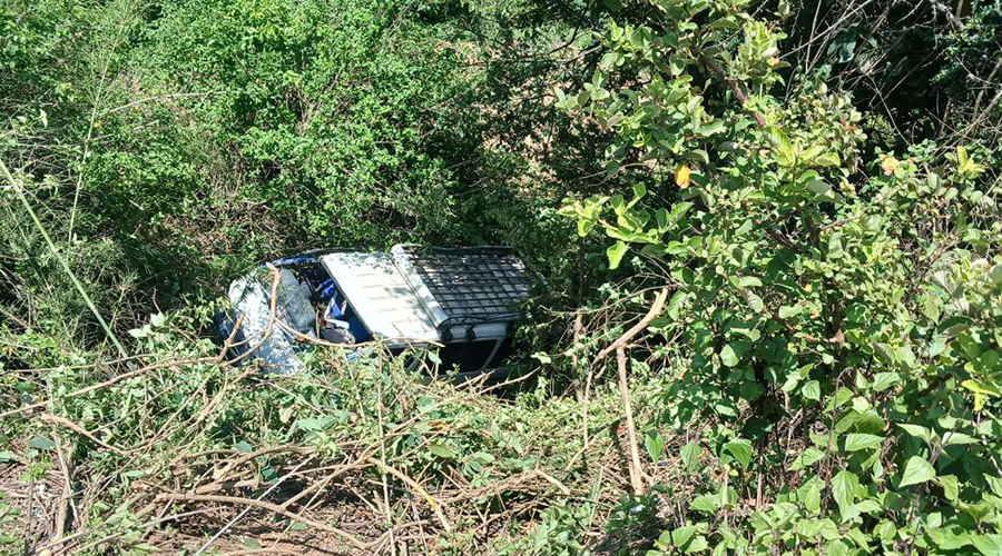 तार्केश्वरमा माइक्रोबस दुर्घटना, ८ जना घाइते