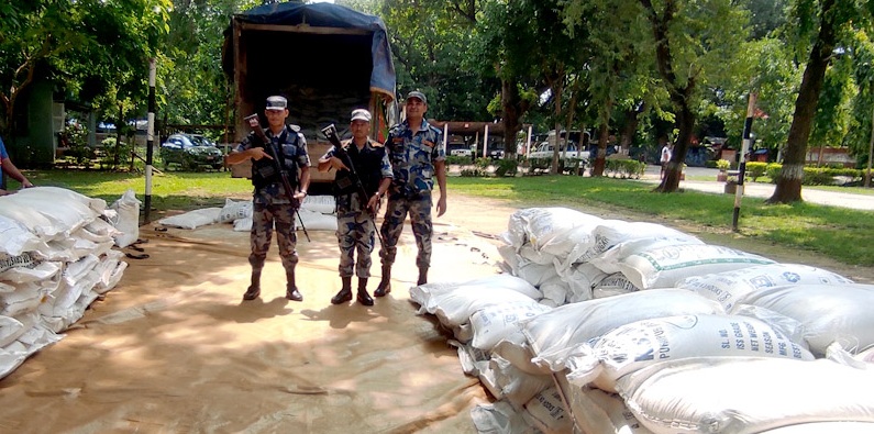 नवलपरासीमा चामल भनेर साढे ३ करोडको चिनी तस्करी