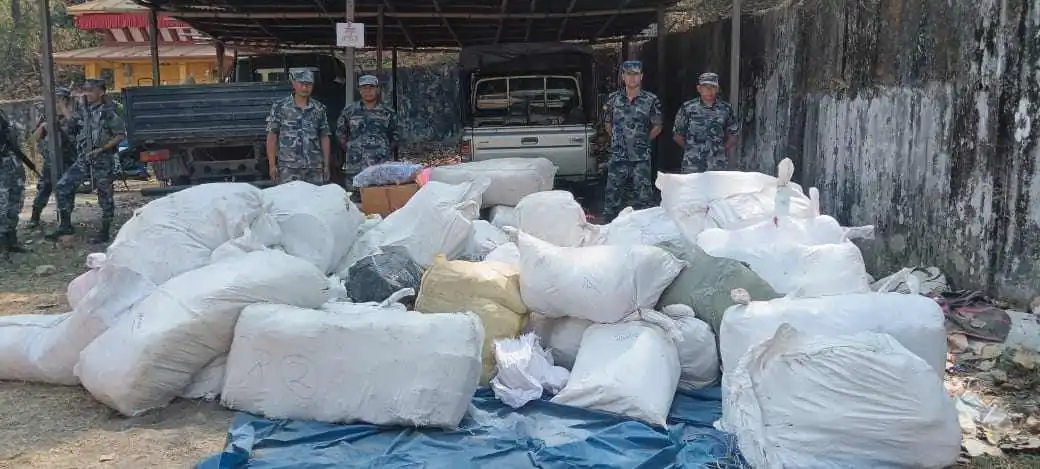 भन्सार छलेर ल्याउँदै एक महिनामा एक करोडको अवैध सामान बरामद