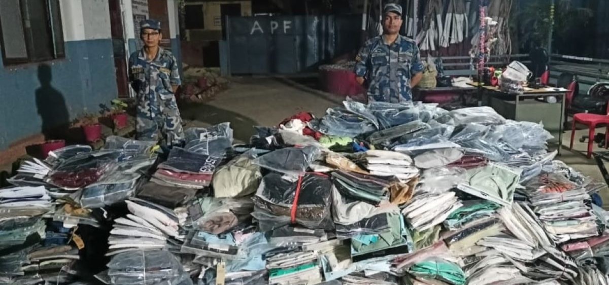 वीरगञ्जमा भन्सार छलेर ल्याइएका १८ लाखभन्दा बढी मूल्यका कपडा बरामद