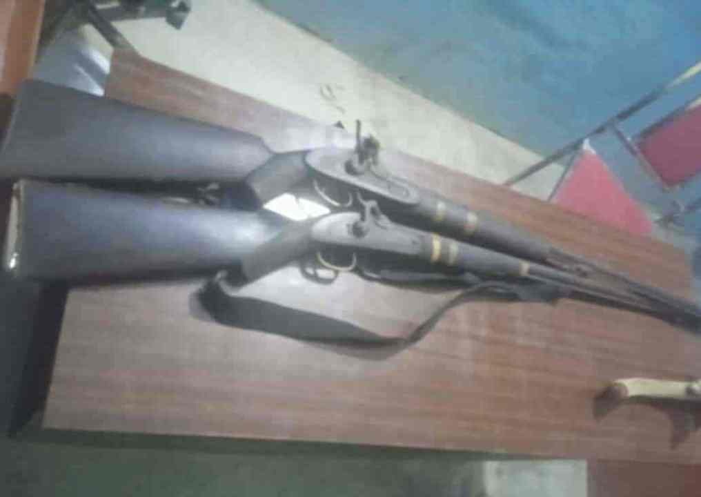 भरुवा बन्दुकसहित दुई जना पक्राउ