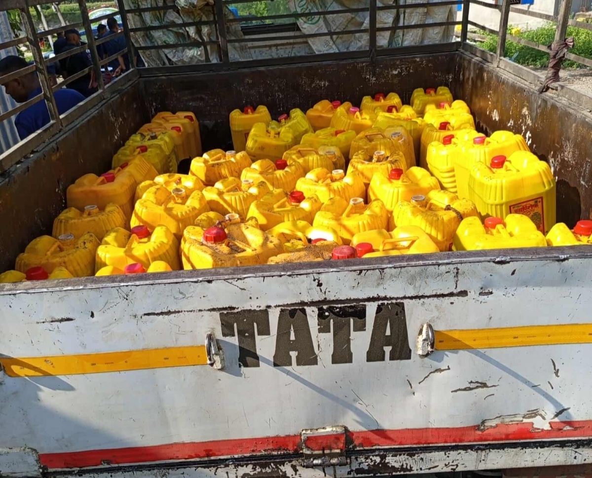 बारामा अखाद्य तेलजन्य पदार्थ,गाडीसहित मानिस पक्राउ