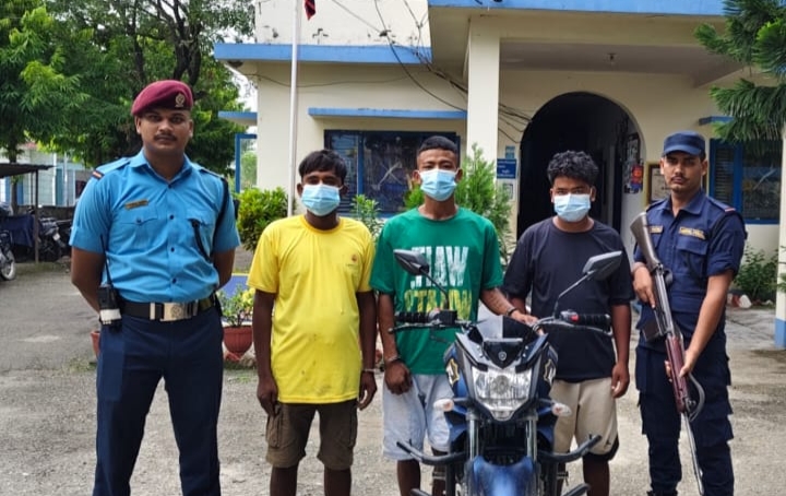 बारामा मोटरसाइकल चोरी गरी बेच्ने र किन्ने व्यक्ति पक्राउ