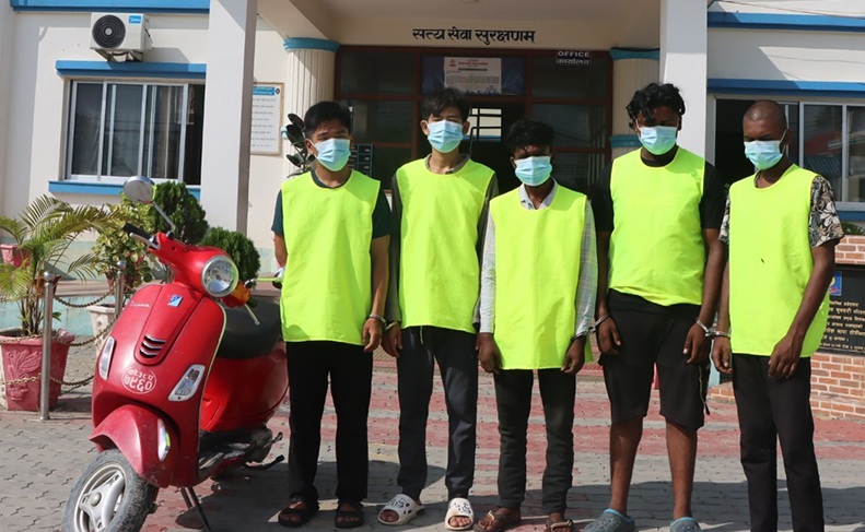 लागुऔषध ब्राउन सुगरसहित सुनसरी प्रहरीले ५ जना कारोबारीलाई पक्राउ