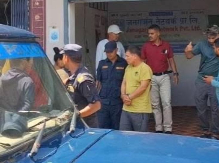 कोहलपुरमा नक्कली नोट र लागूऔषधसहित एक जना पत्रकार पक्राउ