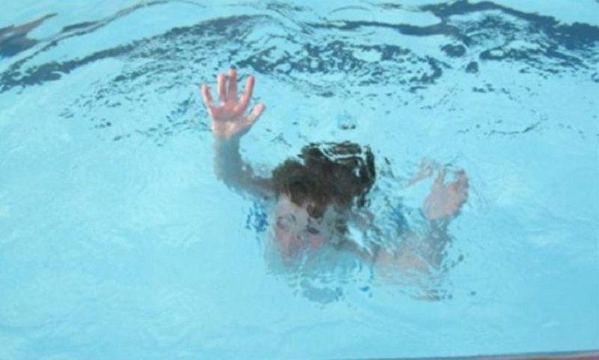 स्वीमिङ्ग पुलमा डुबेर एक बालकको मृत्यु