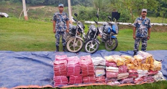 बारामा कपडा र तीन मोटरसाइकल बरामद