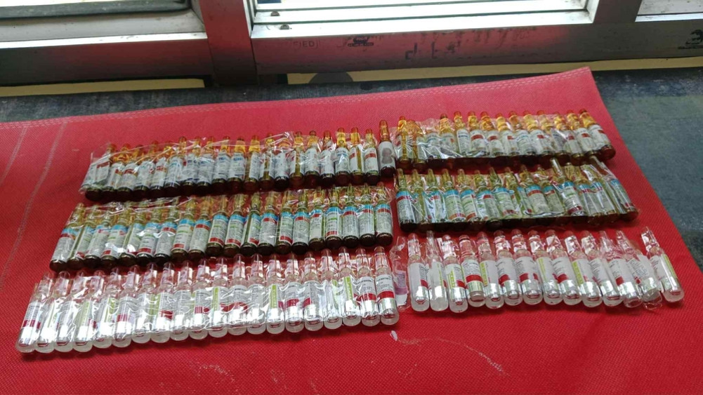 लागुऔषधसहित दुई जना पक्राउ