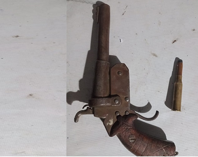 सिराहाबाट नलकटुवा पेस्तोलसहित तीन भारतीय नागरिक पक्राउ