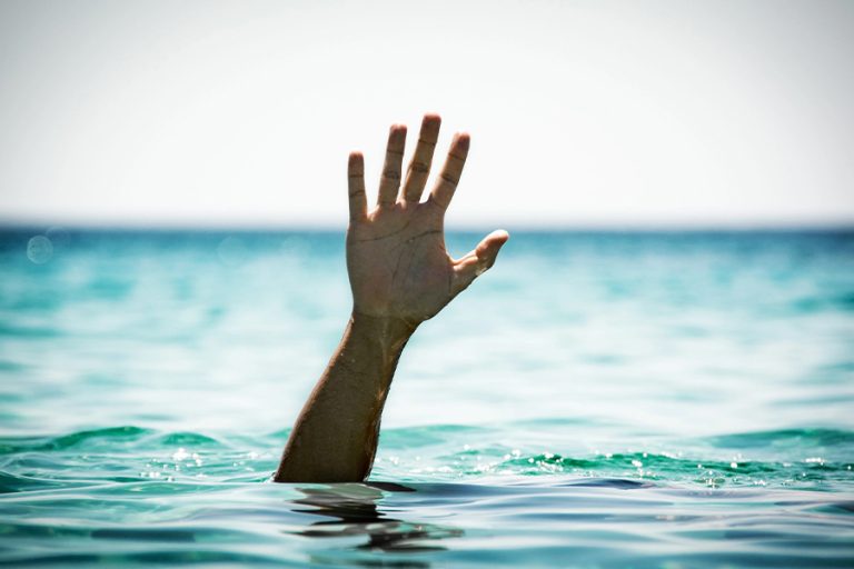 झापाको ग्रीन पार्कमा स्वीमिङ पुलमा एक युवा मृत फेला