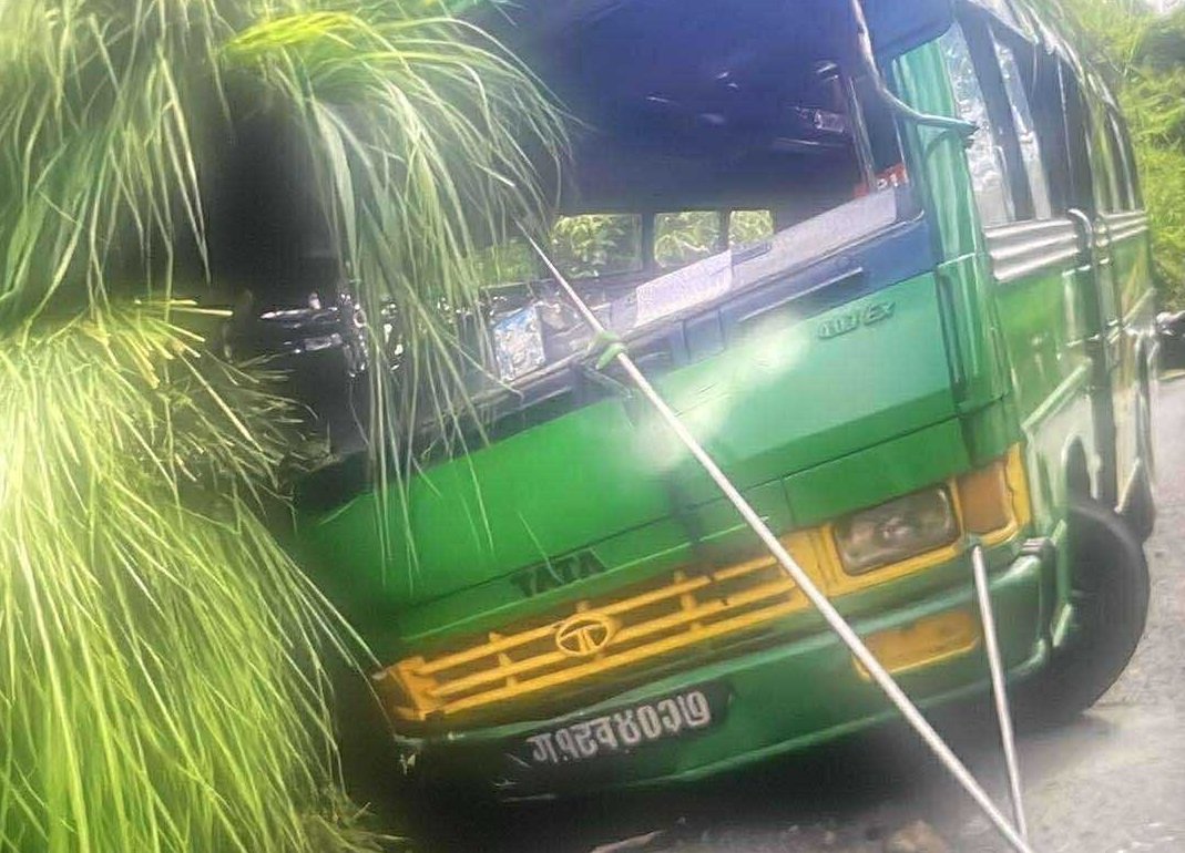 पोखराको आर्बामा बस दुर्घटना हुँदा, २३ जना घाइते