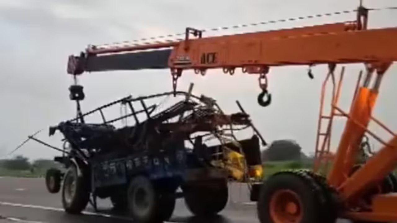 ट्रयाक्टर ट्रली र कन्टेनर ठोक्किँदा ८ भक्तजनको मृत्यु, ५० घाइते