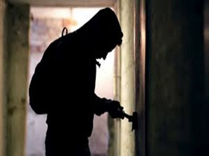 तारकेश्वरमा ९ लाख बराबरको चोरी